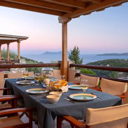 Giancarlo - Lovely With Stone And Wood Elements In Bay Sivota (Lefkada)