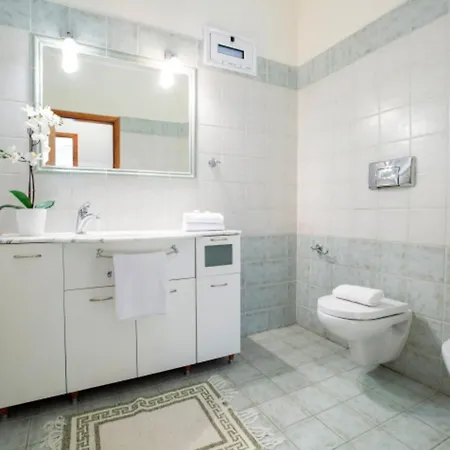 Villa Giancarlo - Lovely With Stone And Wood Elements In Bay *