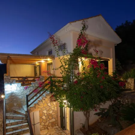 Giancarlo - Lovely With Stone And Wood Elements In Bay * Sivota (Lefkada)