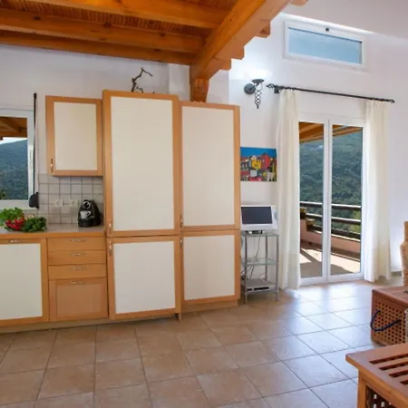 Giancarlo - Lovely With Stone And Wood Elements In Bay *