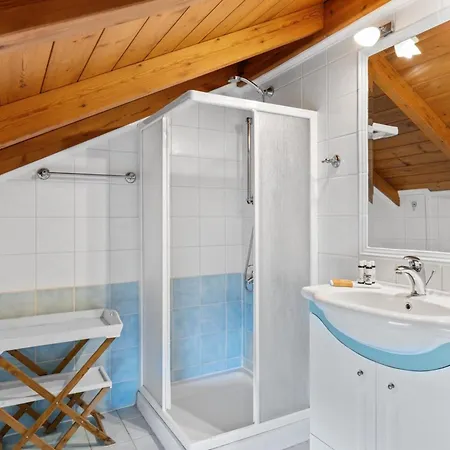 Villa Giancarlo - Lovely With Stone And Wood Elements In Bay