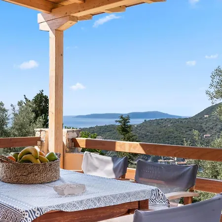 Giancarlo - Lovely With Stone And Wood Elements In Bay *