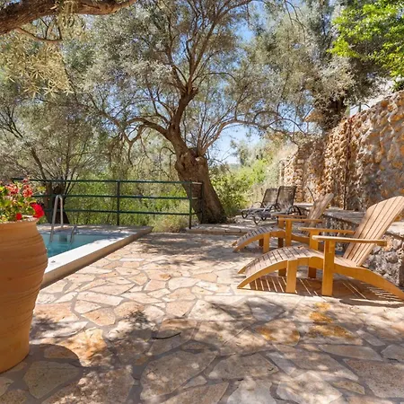 Giancarlo - Lovely With Stone And Wood Elements In Sivota Bay * מיקרוס גיאלוס