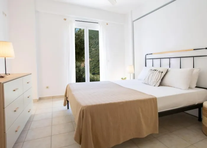 Giancarlo - Lovely With Stone And Wood Elements In Bay Sivota