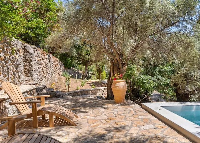 Vilă Giancarlo - Lovely With Stone And Wood Elements In Bay