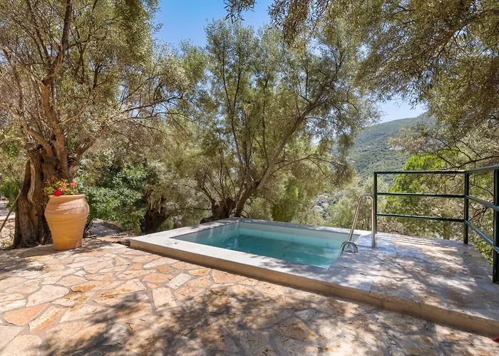 Giancarlo - Lovely With Stone And Wood Elements In Bay *